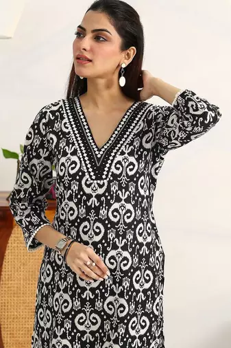 women ethnic motifs printed regular kurta with trousers & with dupatta