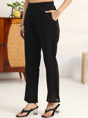 women ethnic motifs printed regular kurta with trousers & with dupatta 4