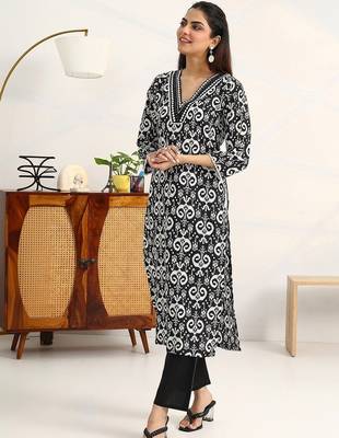 women ethnic motifs printed regular kurta with trousers & with dupatta 5
