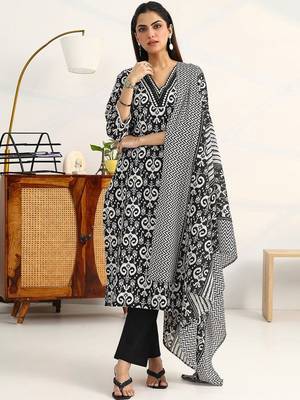 women ethnic motifs printed regular kurta with trousers & with dupatta 6