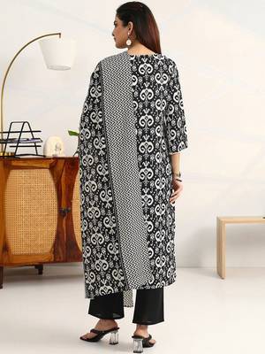 women ethnic motifs printed regular kurta with trousers & with dupatta 7