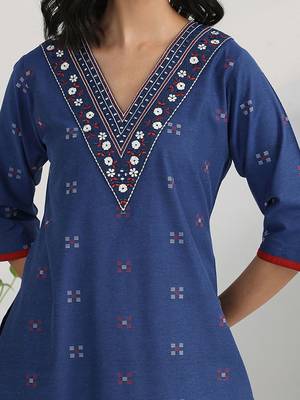 women ethnic motifs printed regular mirror work kurta with trousers 2