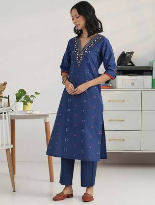women ethnic motifs printed regular mirror work kurta with trousers 3