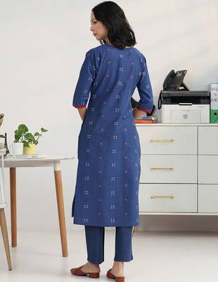 women ethnic motifs printed regular mirror work kurta with trousers 4