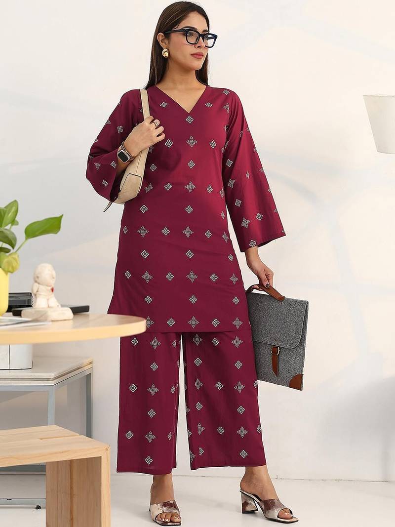 women printed regular kurta with palazzos