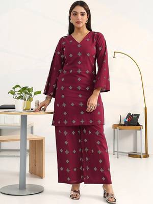 women printed regular kurta with palazzos 6