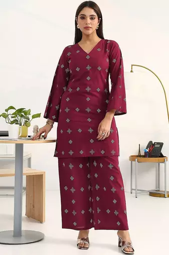 women printed regular kurta with palazzos