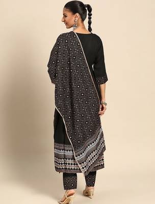 women ethnic motifs printed empire kurta with trousers & with dupatta 7