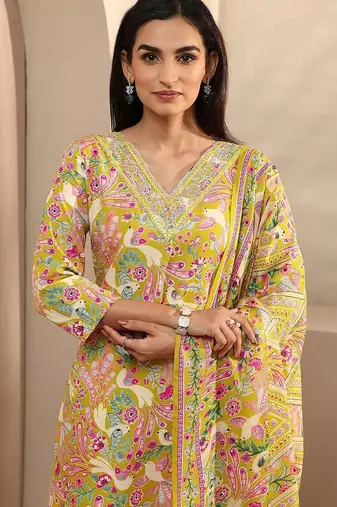 women ethnic motifs printed regular thread work kurta with trousers & with dupatta