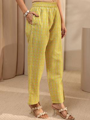 women ethnic motifs printed regular thread work kurta with trousers & with dupatta 5