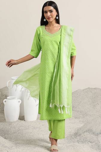 women ethnic motifs printed regular thread work kurta with trousers & dupatta