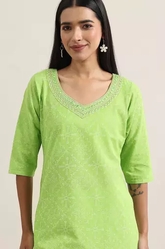 women ethnic motifs printed regular thread work kurta with trousers & dupatta
