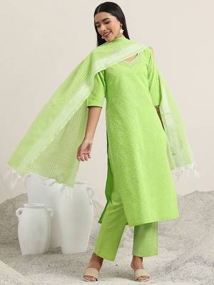 women ethnic motifs printed regular thread work kurta with trousers & dupatta 3