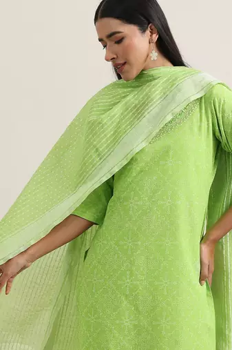 women ethnic motifs printed regular thread work kurta with trousers & dupatta