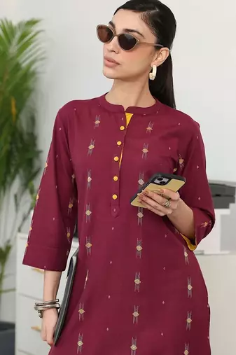 women ethnic motifs printed regular kurta with trousers
