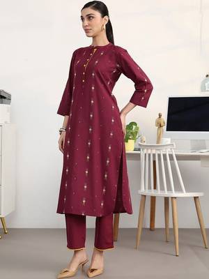 women ethnic motifs printed regular kurta with trousers 7