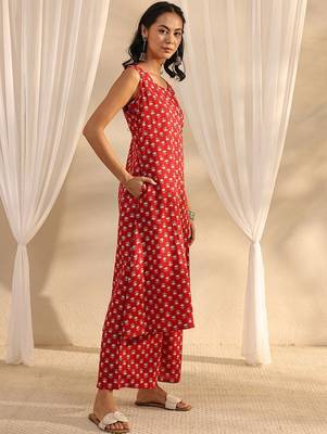 maroon floral printed cotton a-line kurta set 3