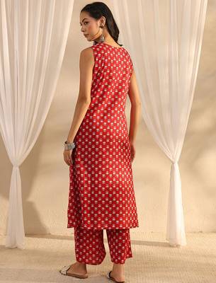 maroon floral printed cotton a-line kurta set 4
