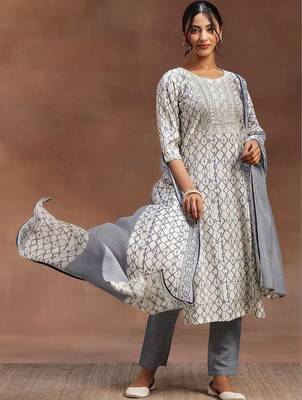 women ethnic motifs printed regular thread work kurta with trousers & with dupatta 1