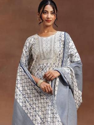 women ethnic motifs printed regular thread work kurta with trousers & with dupatta 3