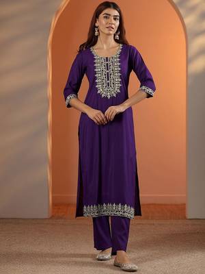 women ethnic motifs embroidered kurta with trousers 3