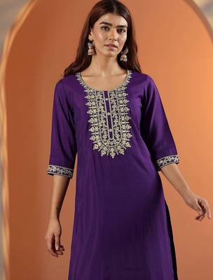 women ethnic motifs embroidered kurta with trousers 4