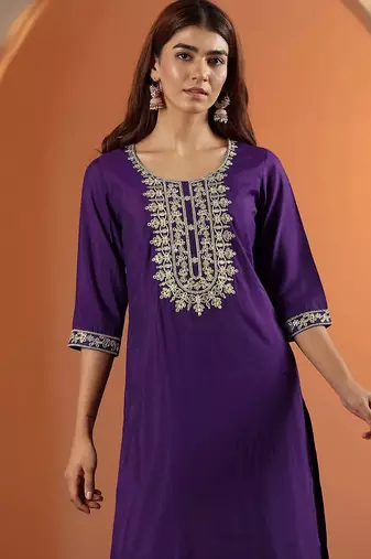 women ethnic motifs embroidered kurta with trousers
