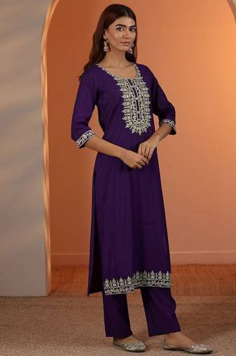 women ethnic motifs embroidered kurta with trousers