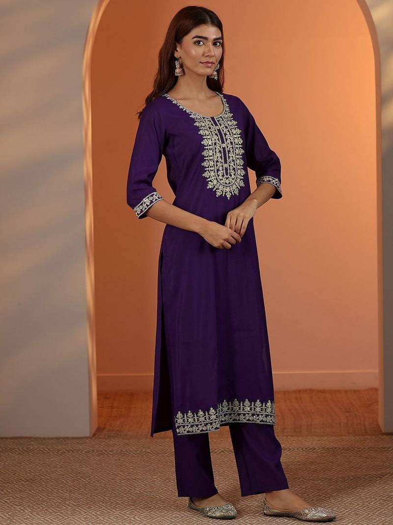 women ethnic motifs embroidered kurta with trousers