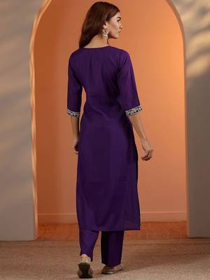 women ethnic motifs embroidered kurta with trousers 5