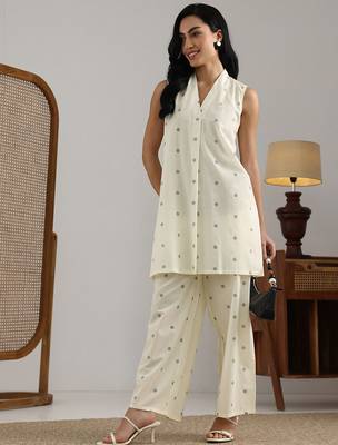 geometric printed straight kurta with trousers 1