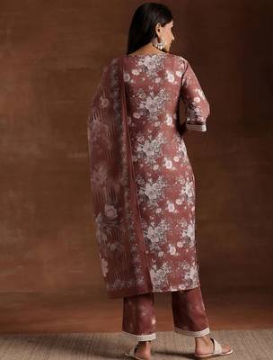 women floral printed regular kurta with trousers & with dupatta 4