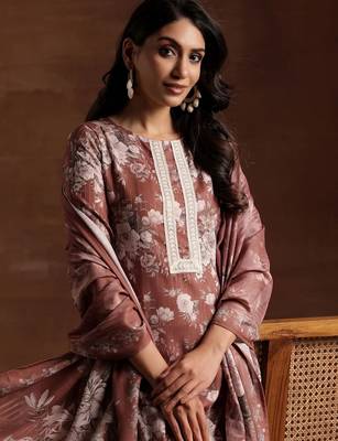 women floral printed regular kurta with trousers & with dupatta 6