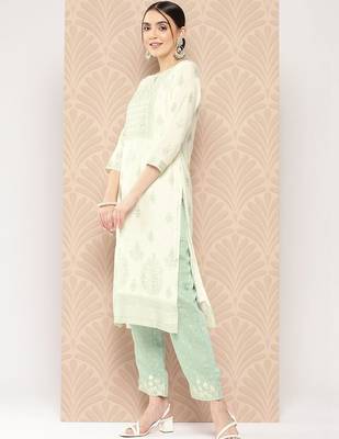 women ethnic motifs printed regular kurta with trousers & with dupatta 3