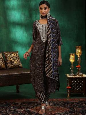 women floral printed regular thread work kurta with trousers & with dupatta 1