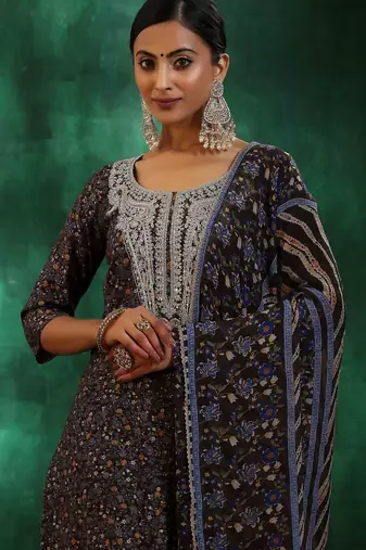 women floral printed regular thread work kurta with trousers & with dupatta
