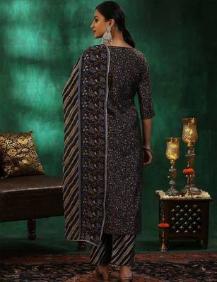 women floral printed regular thread work kurta with trousers & with dupatta 6