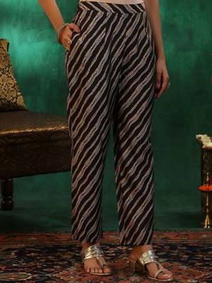 women floral printed regular thread work kurta with trousers & with dupatta 7