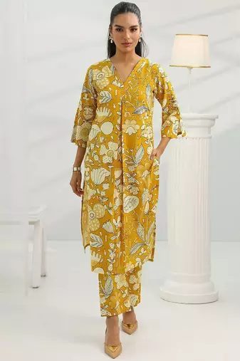 women floral printed kurta with trousers