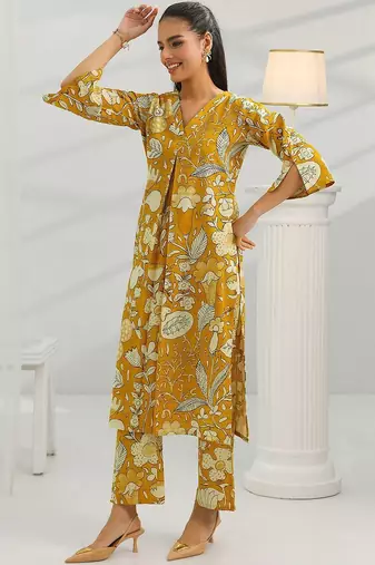 women floral printed kurta with trousers