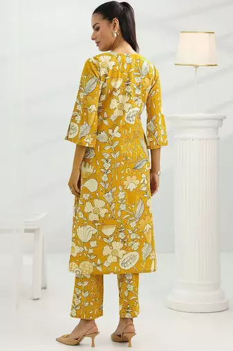 women floral printed kurta with trousers
