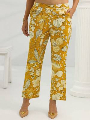 women floral printed kurta with trousers 7
