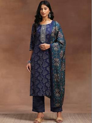 women ethnic motifs printed regular thread work kurta with trousers & with dupatta 1