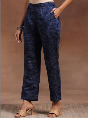 women ethnic motifs printed regular thread work kurta with trousers & with dupatta 5