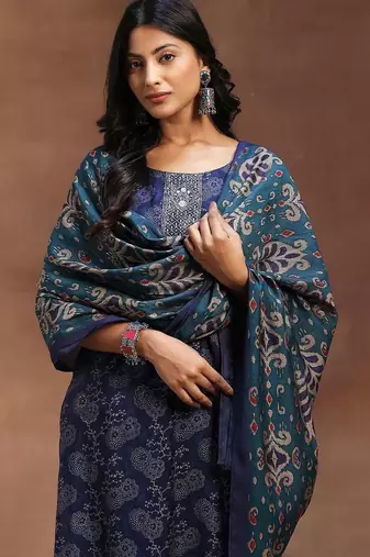 women ethnic motifs printed regular thread work kurta with trousers & with dupatta