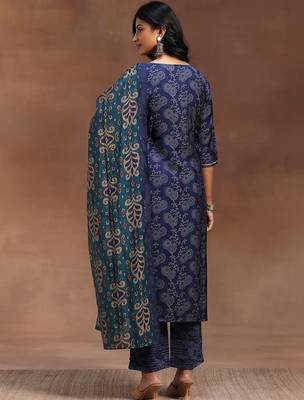 women ethnic motifs printed regular thread work kurta with trousers & with dupatta 7