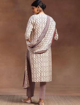 women ethnic motifs printed regular thread work kurta with trousers & with dupatta 5
