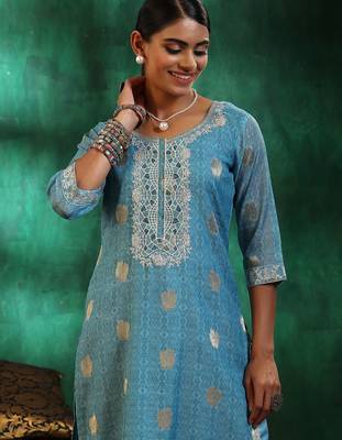 women ethnic motifs regular thread work kurta with trousers & with dupatta 2