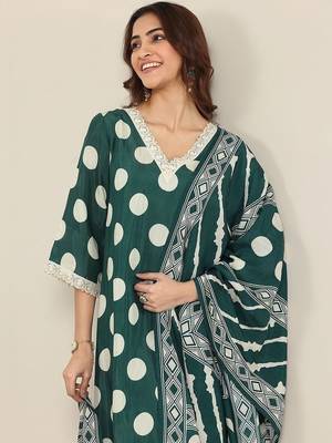 women printed regular kurta with trousers & with dupatta 4