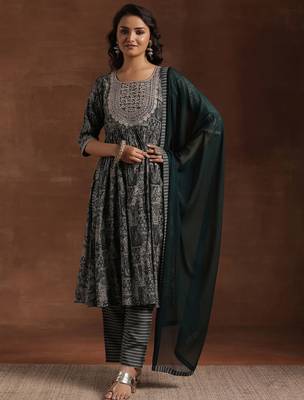 women ethnic motifs printed empire thread work kurta with trousers & with dupatta 1